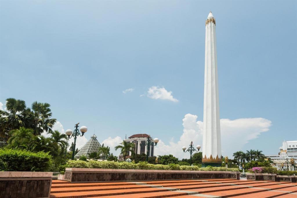 Grand Sumatera Hotel Surabaya Esterno foto