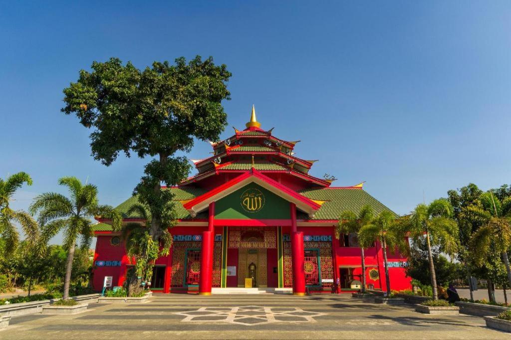Grand Sumatera Hotel Surabaya Esterno foto