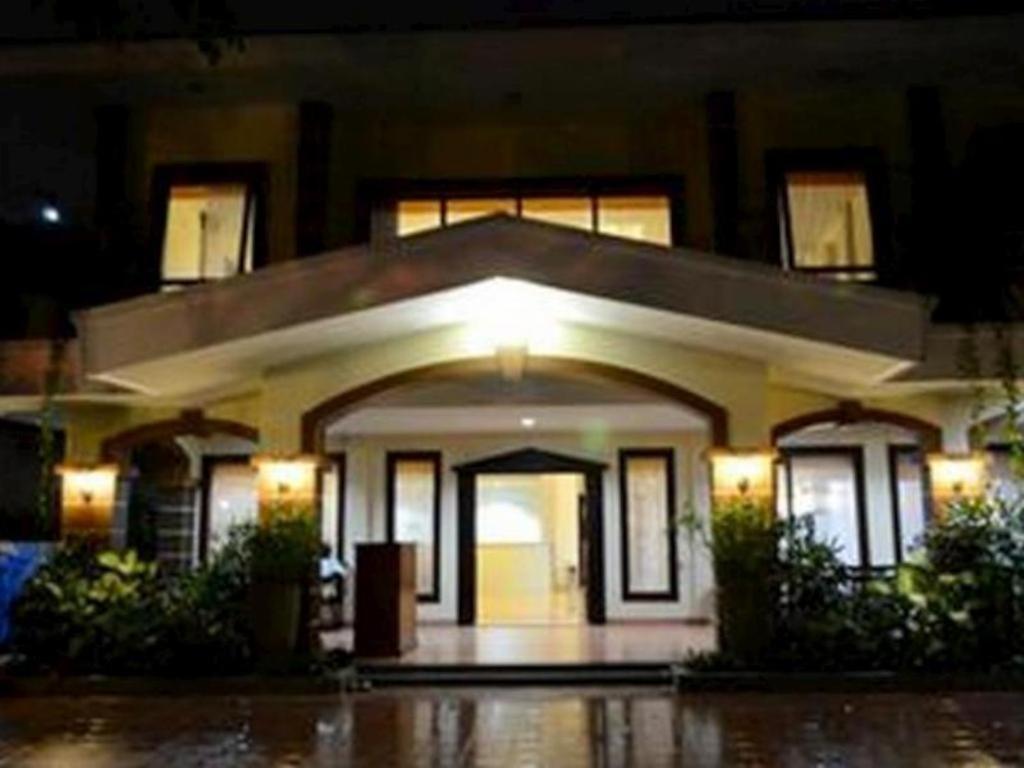 Grand Sumatera Hotel Surabaya Esterno foto