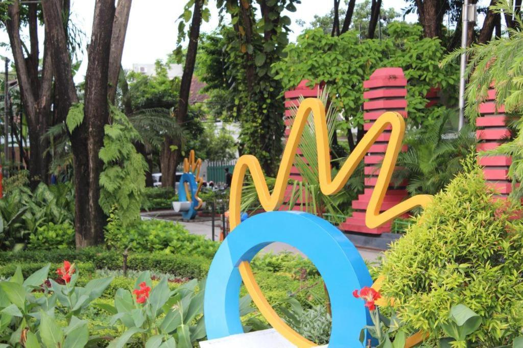 Grand Sumatera Hotel Surabaya Esterno foto