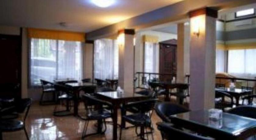 Grand Sumatera Hotel Surabaya Esterno foto