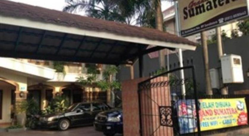Grand Sumatera Hotel Surabaya Esterno foto
