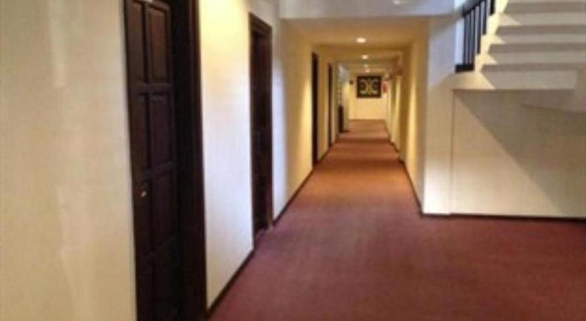 Grand Sumatera Hotel Surabaya Esterno foto