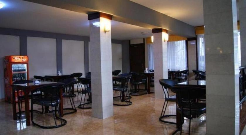Grand Sumatera Hotel Surabaya Esterno foto