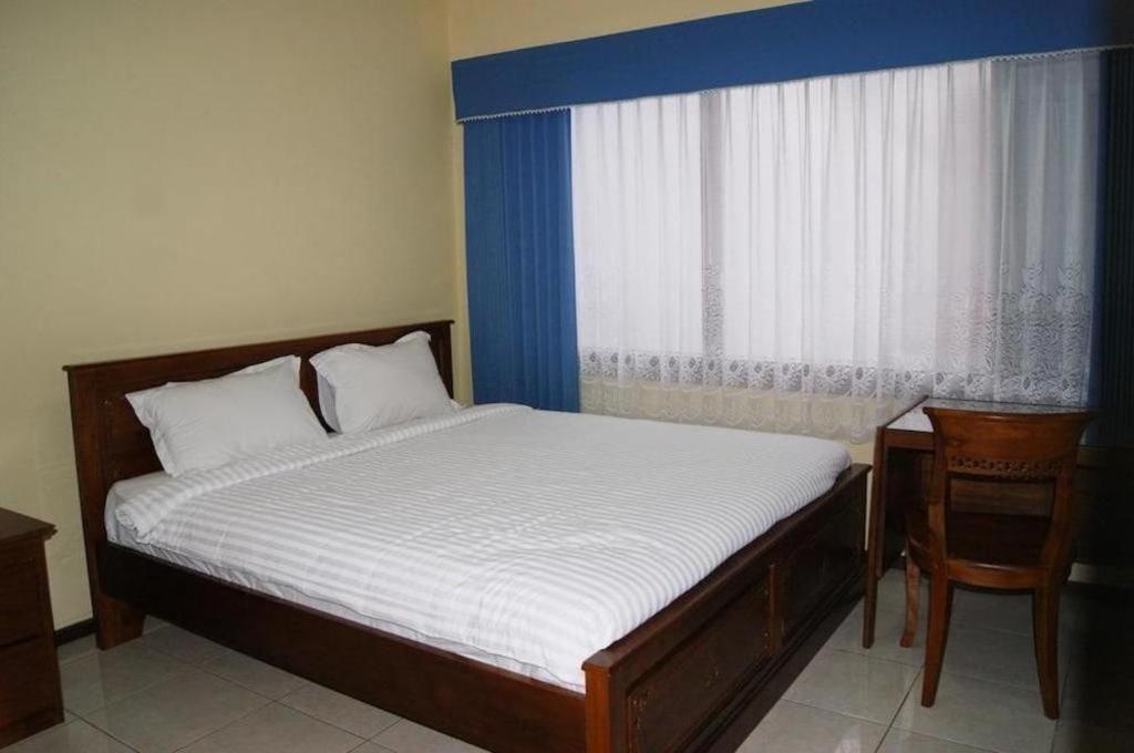 Grand Sumatera Hotel Surabaya Esterno foto