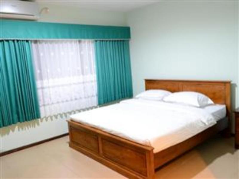 Grand Sumatera Hotel Surabaya Esterno foto
