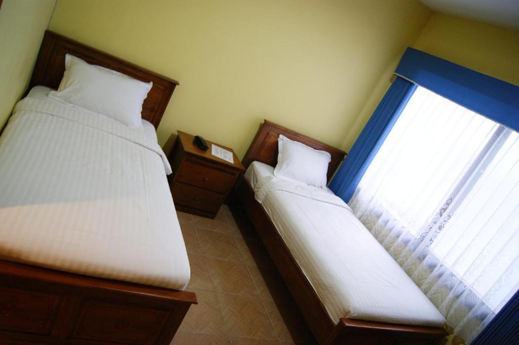 Grand Sumatera Hotel Surabaya Esterno foto