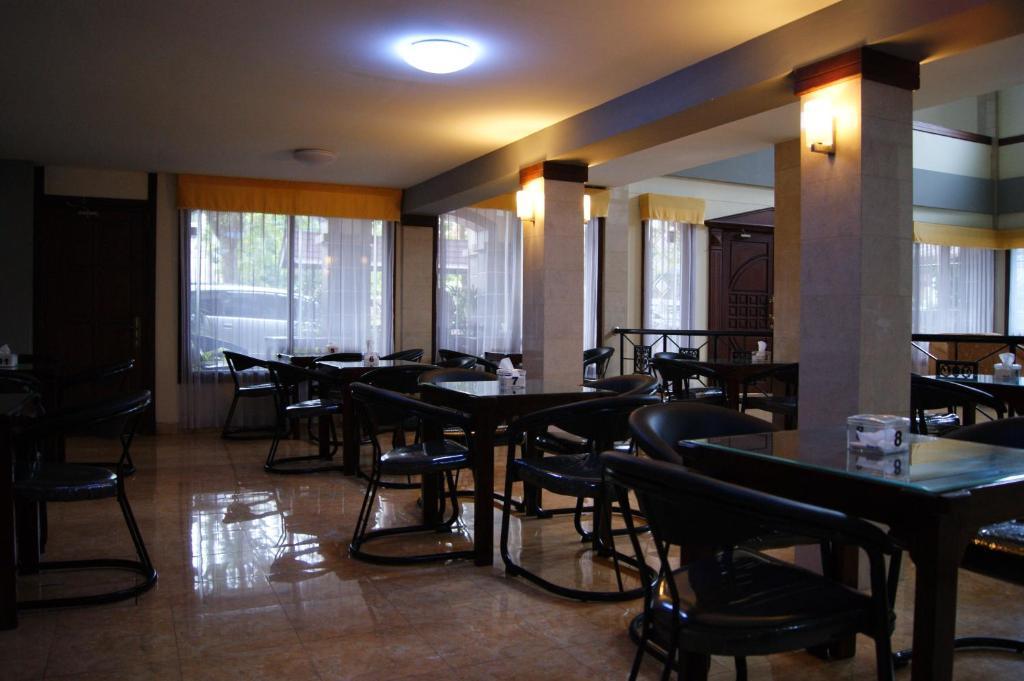 Grand Sumatera Hotel Surabaya Esterno foto
