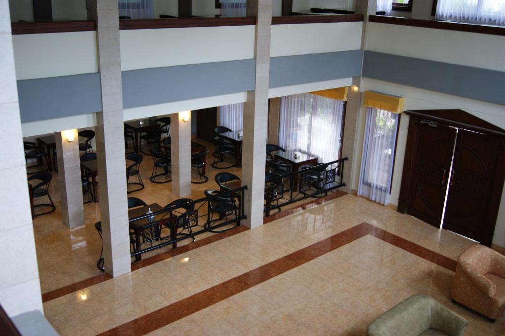 Grand Sumatera Hotel Surabaya Esterno foto
