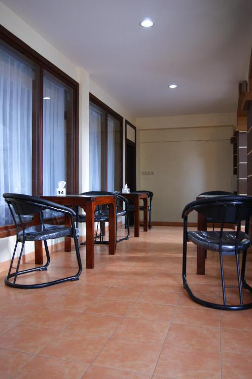Grand Sumatera Hotel Surabaya Esterno foto