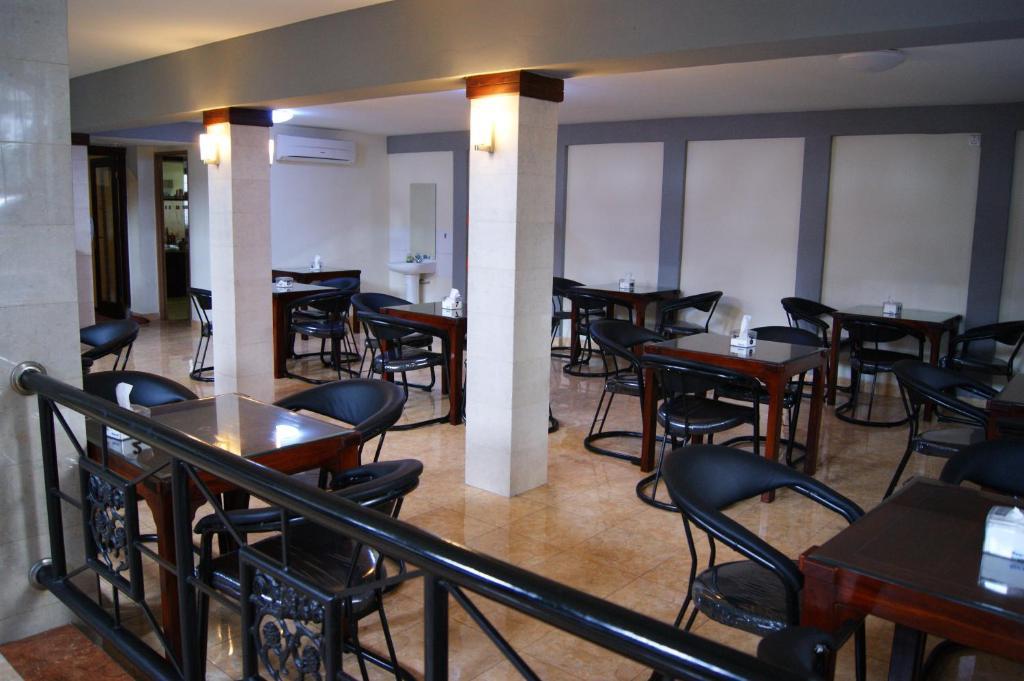 Grand Sumatera Hotel Surabaya Esterno foto